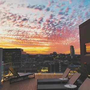 Alex Perry & Hotel Brisbane